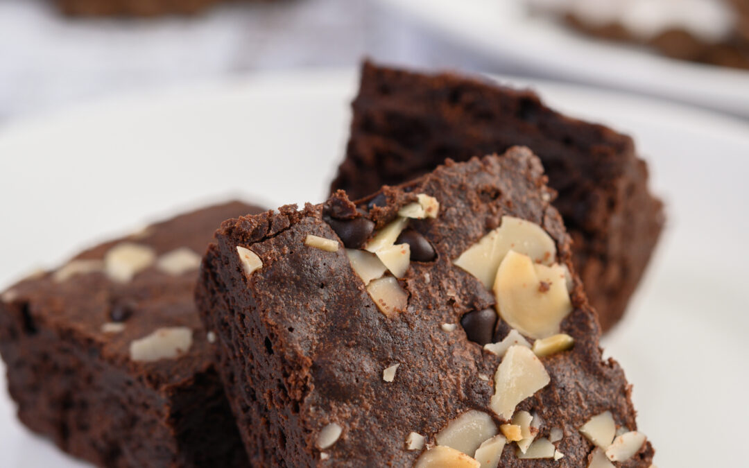 Chocolate Brownies with Toasted Almonds